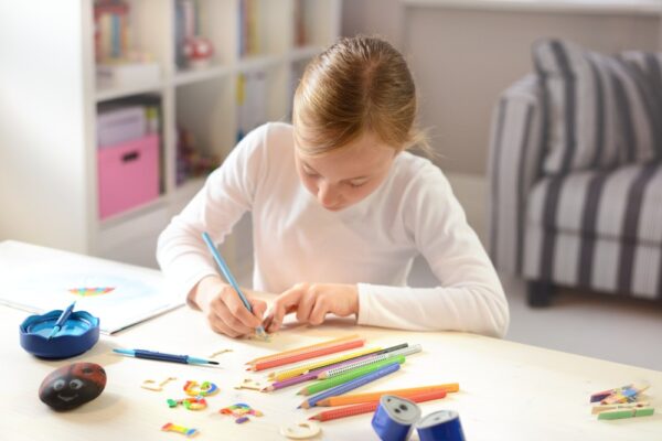 Ascuțitoare plastic triplă cu container grip 2001 roșie/albastră Faber-Castell