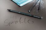 Creion grafit B triunghiular grip sparkle lemn negru midnight ocean Faber-Castell