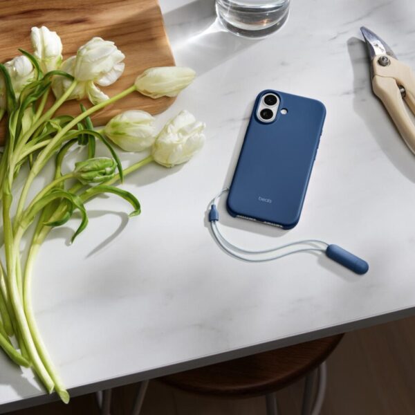 Beats iPhone 17 Kickstand Case with MagSafe and Camera - MGTM4LL/A