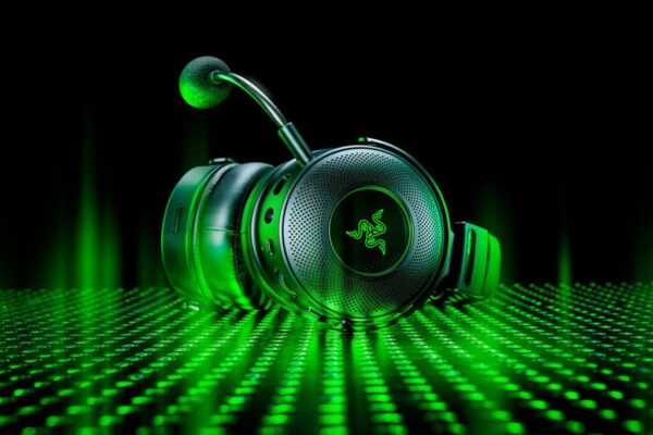 Casti cu micofon Razer Kraken V3 Pro wireless with Haptic Technology - RZ04-03460100-R3M1