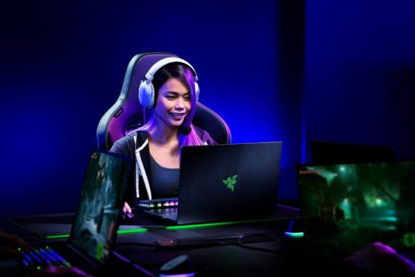 Casti Razer Blackshark V2 Pro (2023), alb - RZ04-04530200-R3M1
