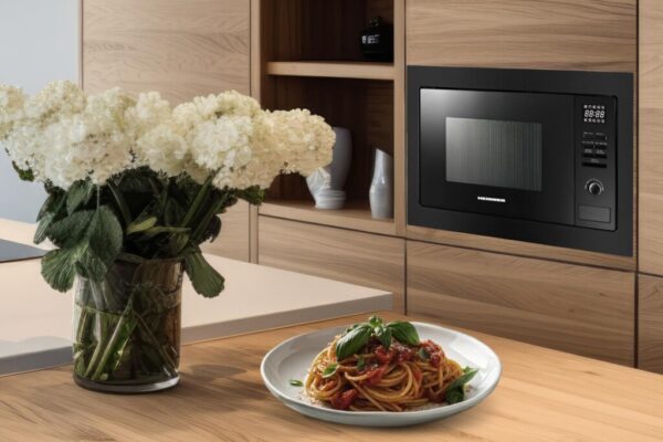 CUPTOR CU MICROUNDE HEINNER HMW-MDBI25GDBK