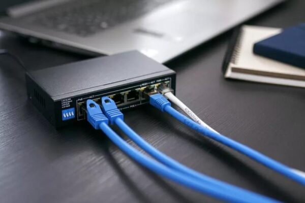 Extralink KRIOS PoE Switch 4x Gigabit PoE/PoE+ 2x RJ45 - EX.14305