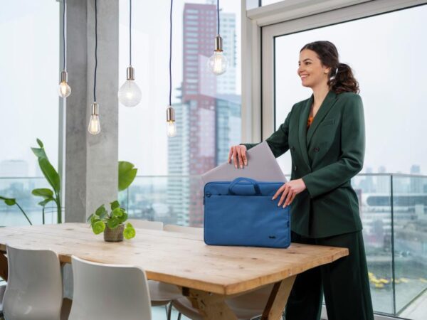 Geanta laptop Trust Bologna Eco 16", albastru - TR-24448