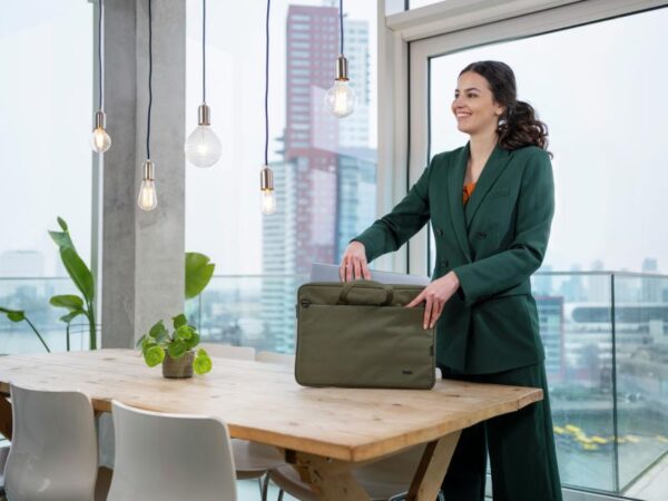 Geanta laptopuri Trust Bologna Eco 16", verde - TR-24450