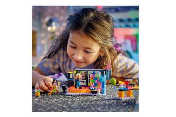 PETRECERE CU KARAOKE 42610 - LEGO42610