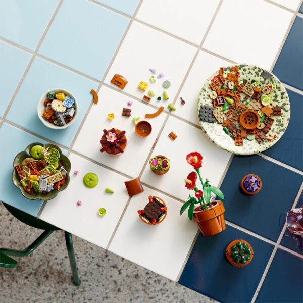 PLANTE DE MICI DIMENSIUNI, LEGO 10329 - LEGO10329