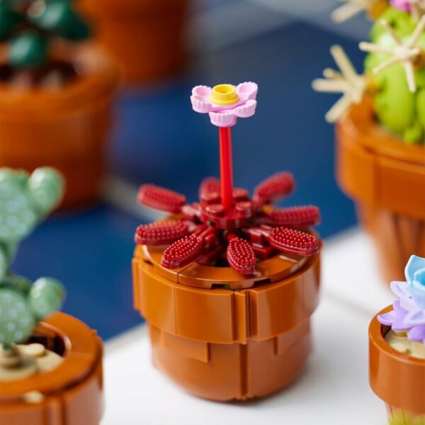 PLANTE DE MICI DIMENSIUNI, LEGO 10329 - LEGO10329