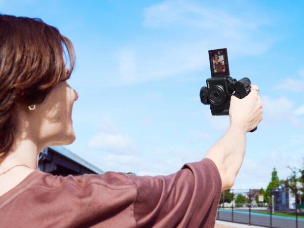 SONY Compact dedicata pentru vlogging ZV-1F 20.1MP, 7.6mm - ZV1FBDI.EU